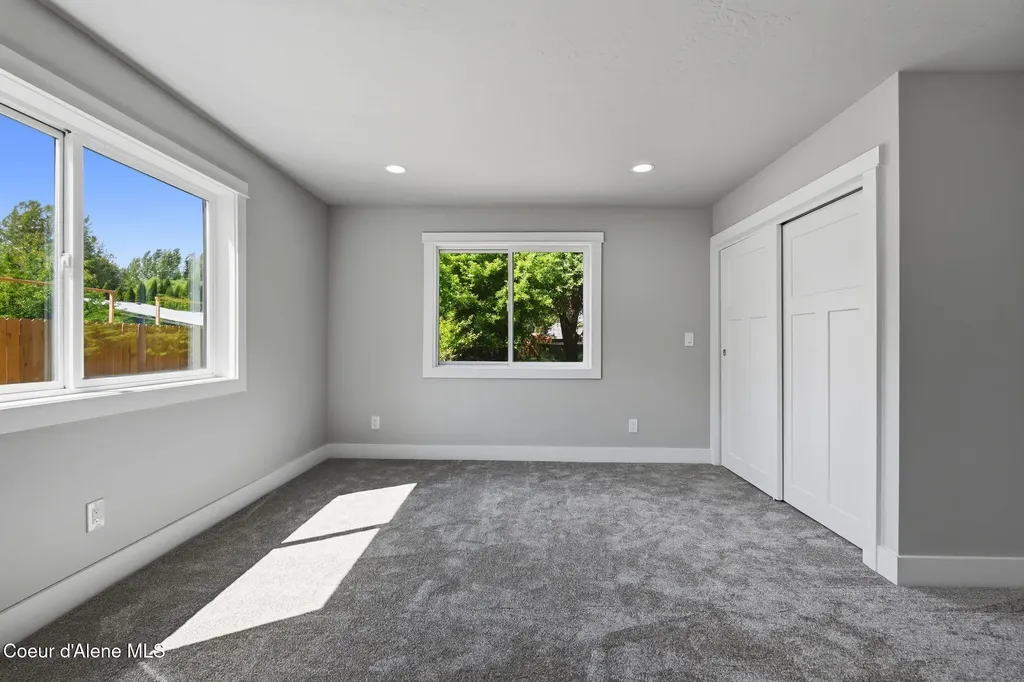 407 W Third Avenue Kootenai ID 83840