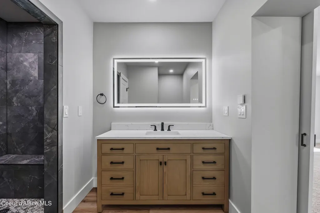 407 W Third Avenue Kootenai ID 83840