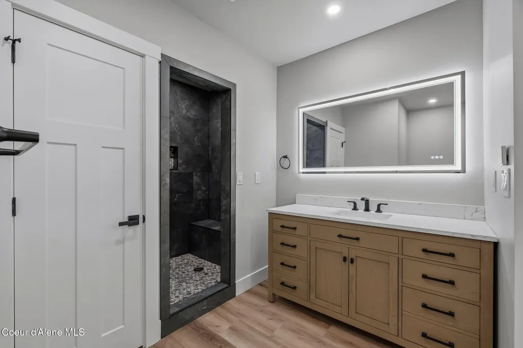 407 W Third Avenue Kootenai ID 83840