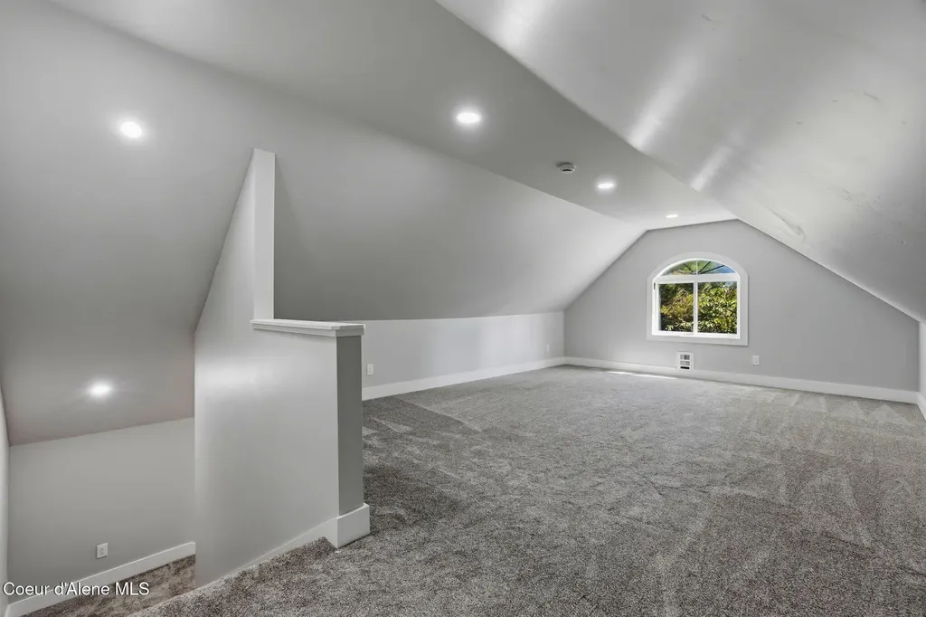 407 W Third Avenue Kootenai ID 83840