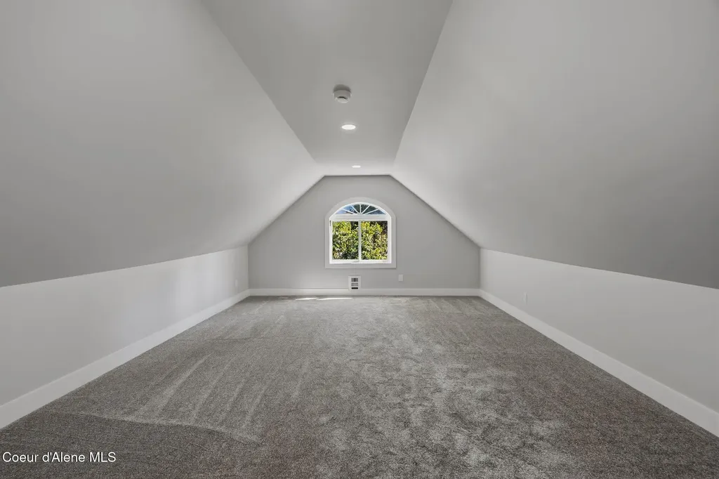 407 W Third Avenue Kootenai ID 83840