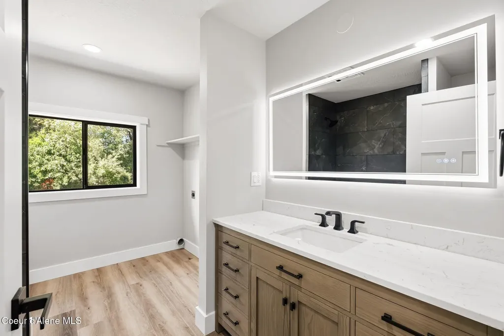 407 W Third Avenue Kootenai ID 83840