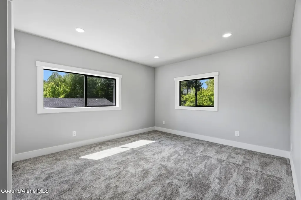 407 W Third Avenue Kootenai ID 83840