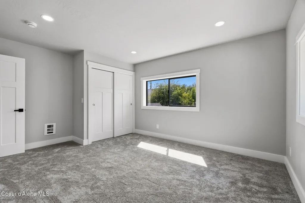 407 W Third Avenue Kootenai ID 83840