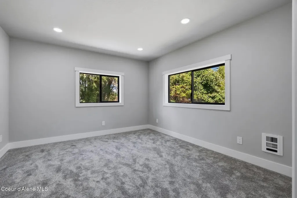 407 W Third Avenue Kootenai ID 83840