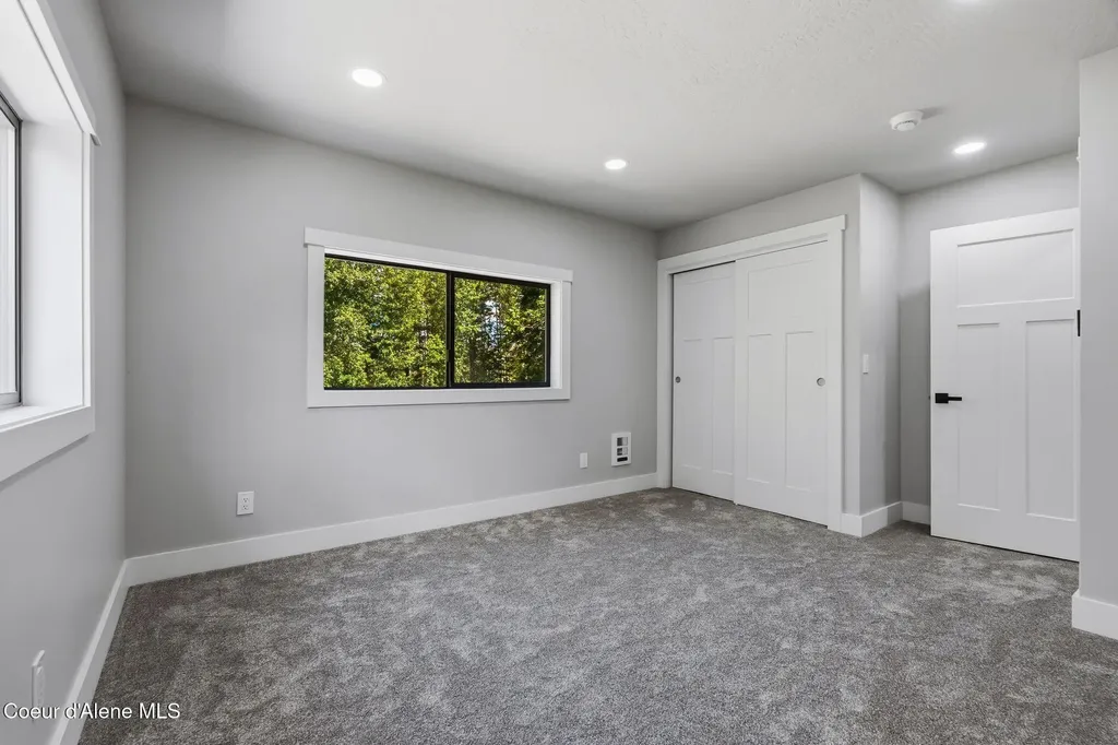 407 W Third Avenue Kootenai ID 83840