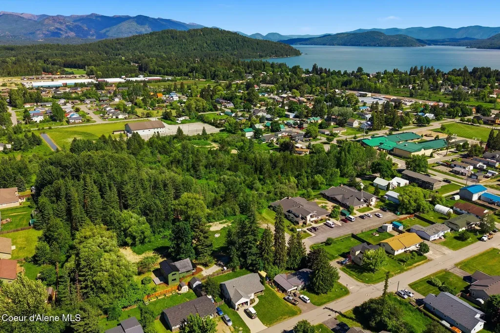 407 W Third Avenue Kootenai ID 83840