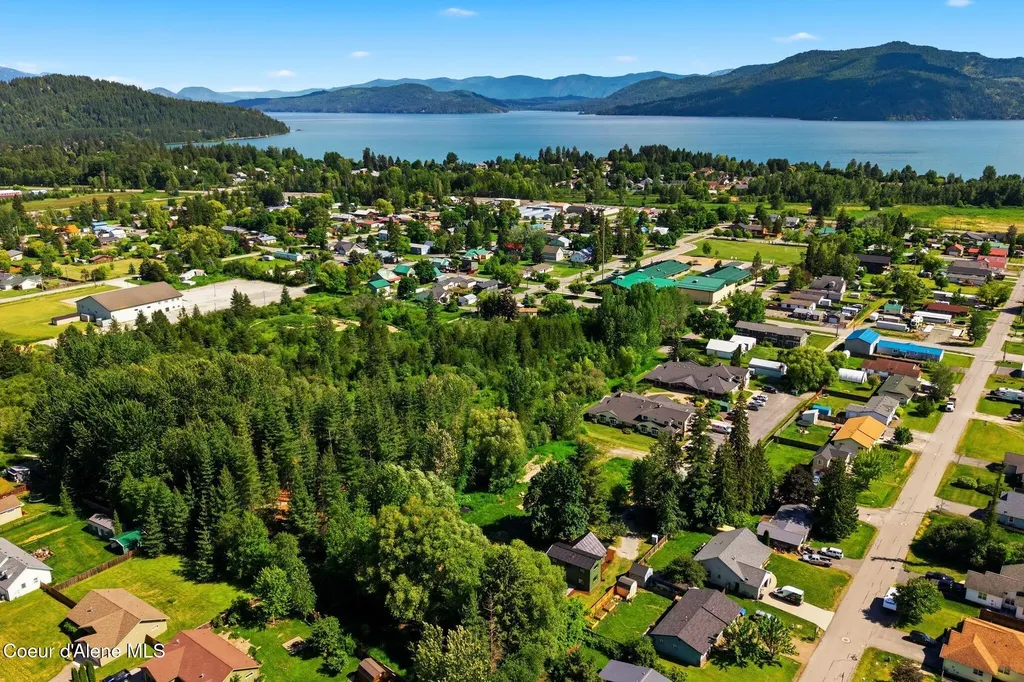 407 W Third Avenue Kootenai ID 83840