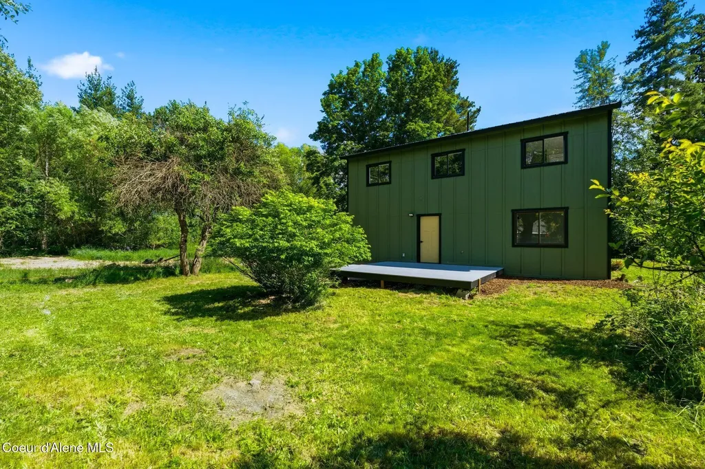 407 W Third Avenue Kootenai ID 83840