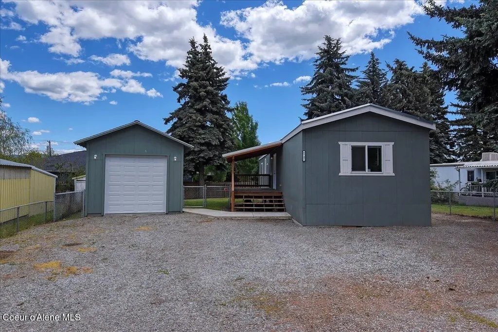 8747 N Starr Loop Hayden ID 83835