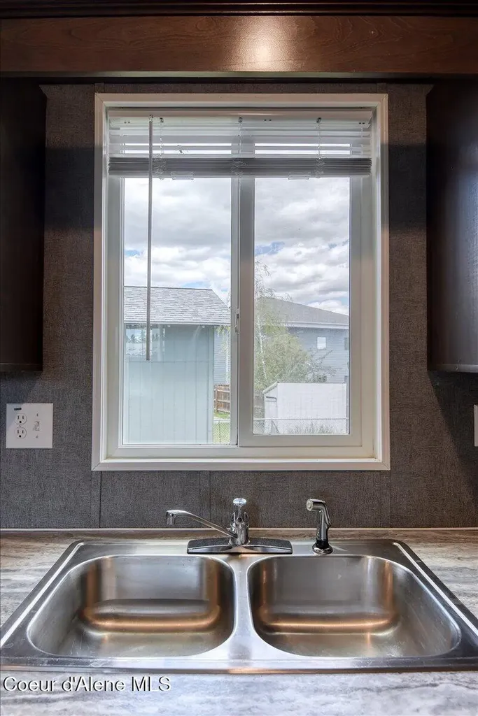 8747 N Starr Loop Hayden ID 83835