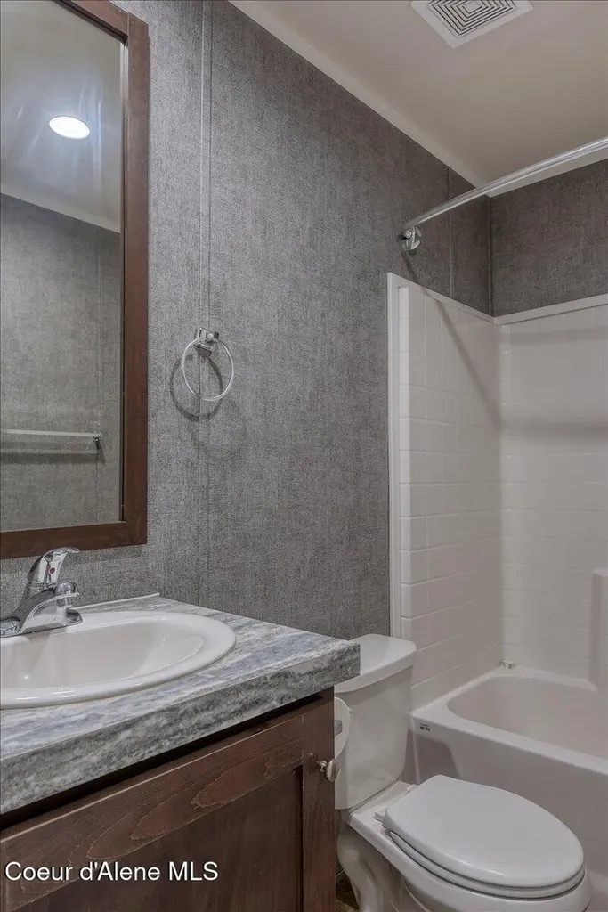 8747 N Starr Loop Hayden ID 83835