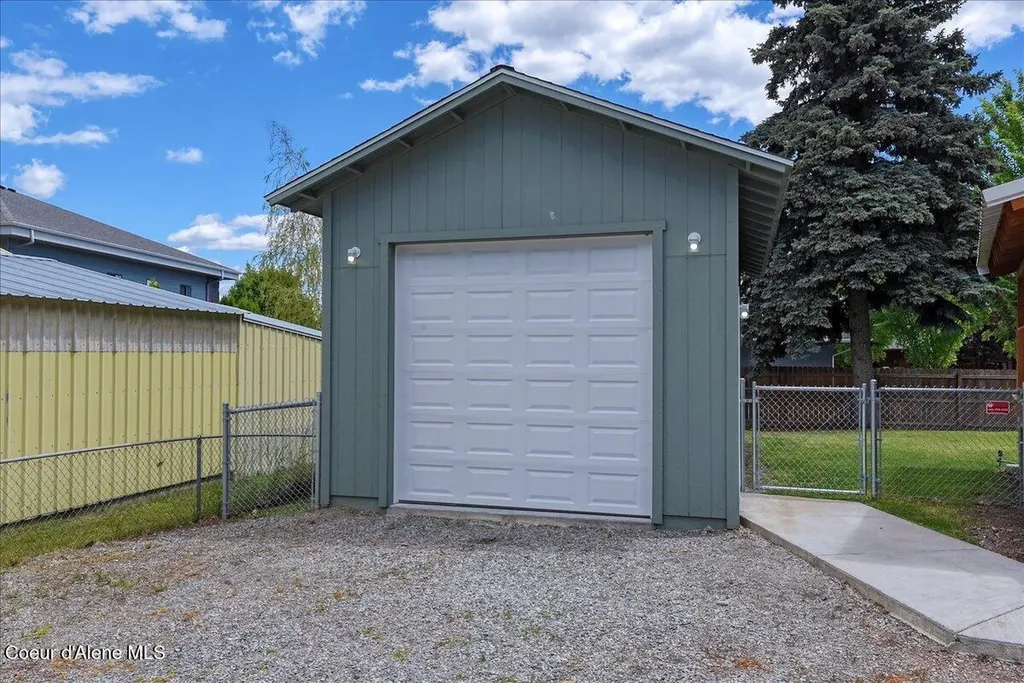8747 N Starr Loop Hayden ID 83835