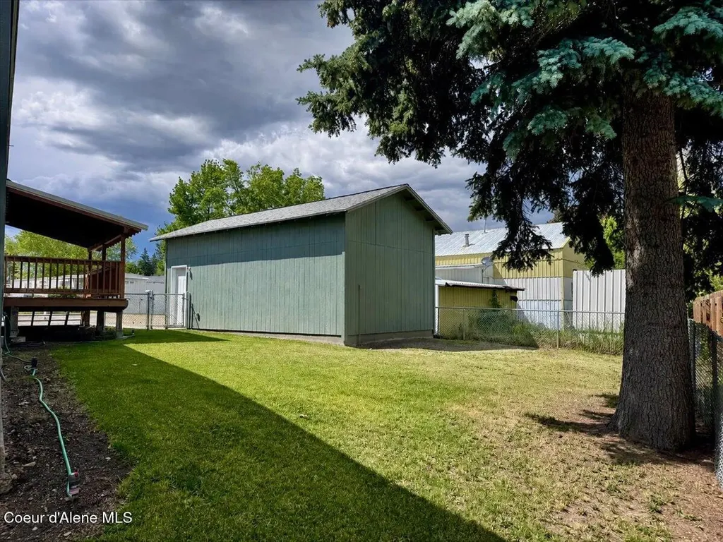 8747 N Starr Loop Hayden ID 83835