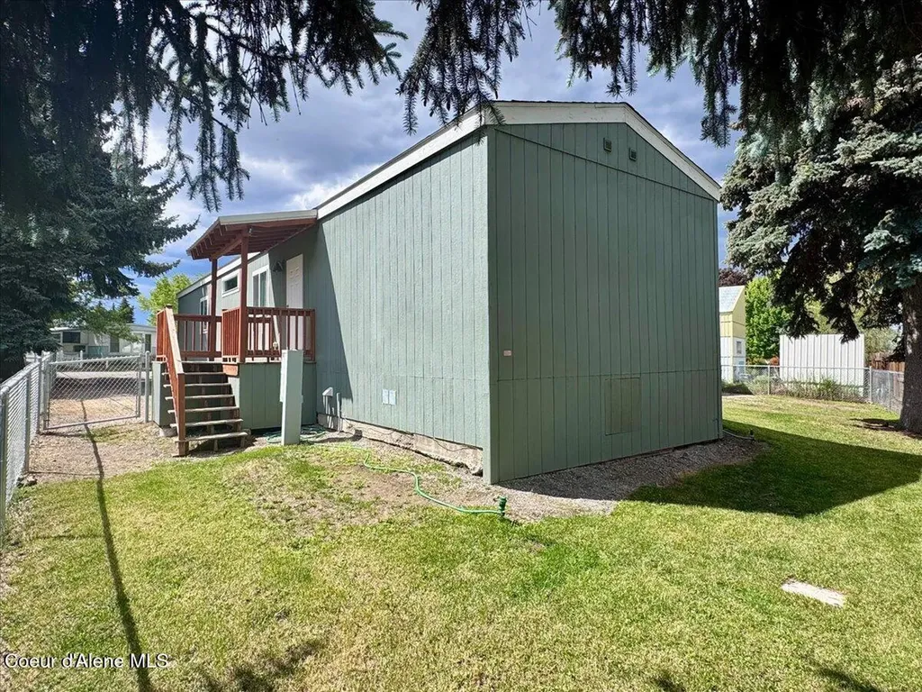 8747 N Starr Loop Hayden ID 83835