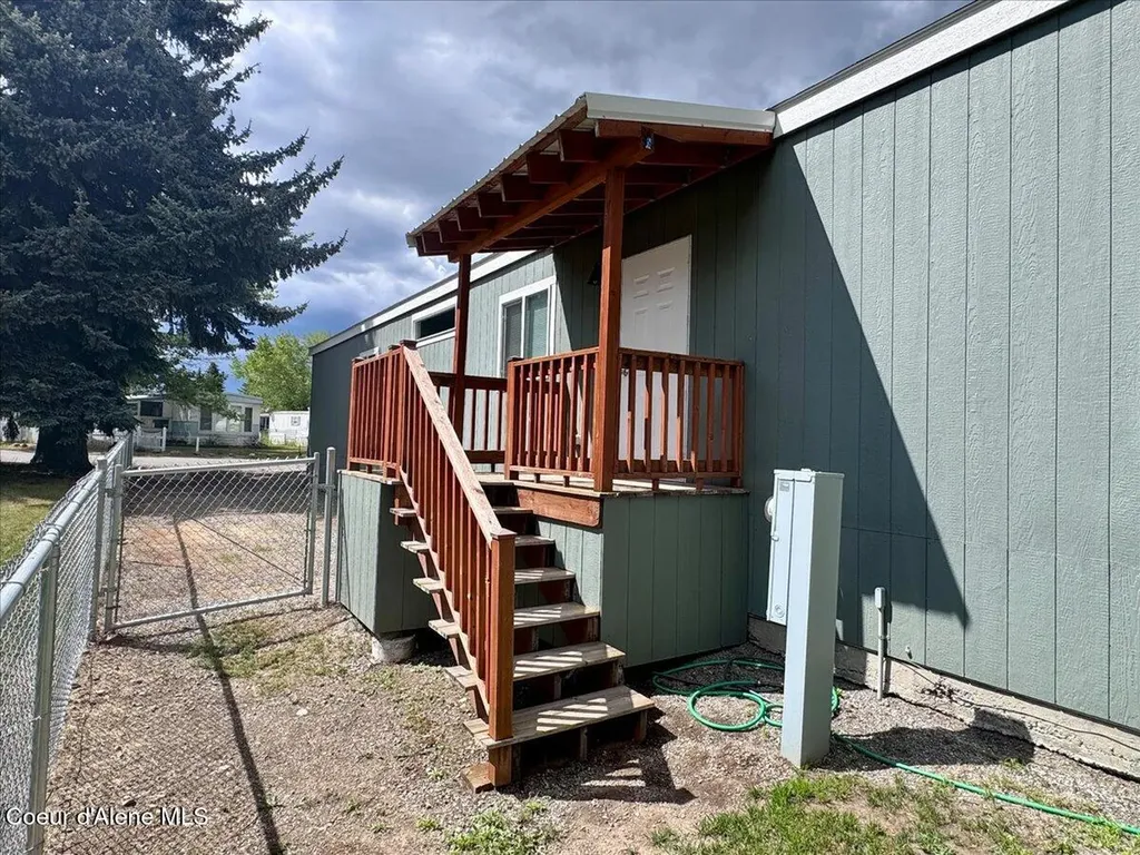 8747 N Starr Loop Hayden ID 83835