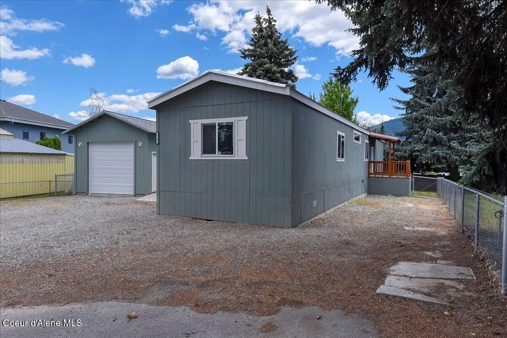 8747 N Starr Loop Hayden ID 83835