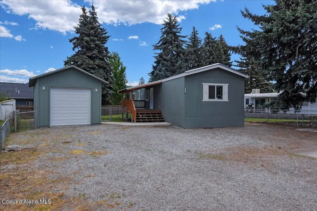 8747 N Starr Loop Hayden ID 83835