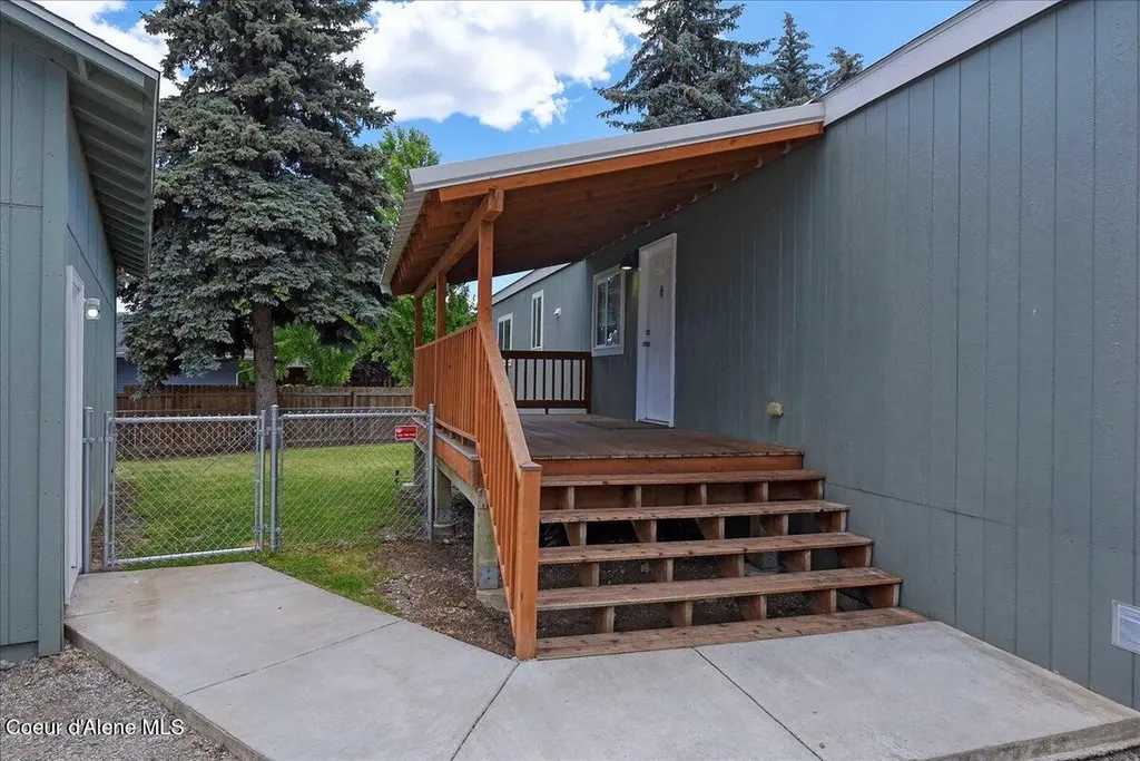 8747 N Starr Loop Hayden ID 83835