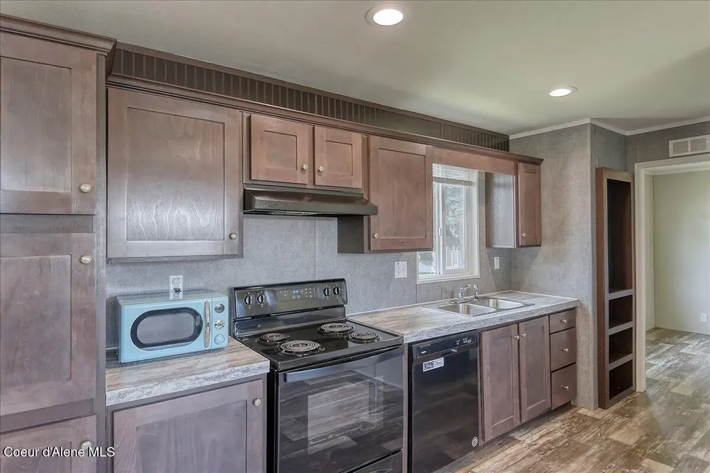 8747 N Starr Loop Hayden ID 83835