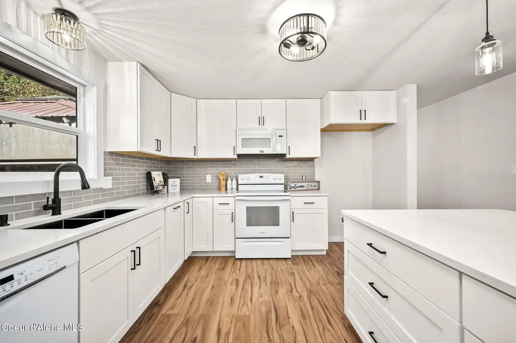 8582 W Larch Street Rathdrum ID 83858