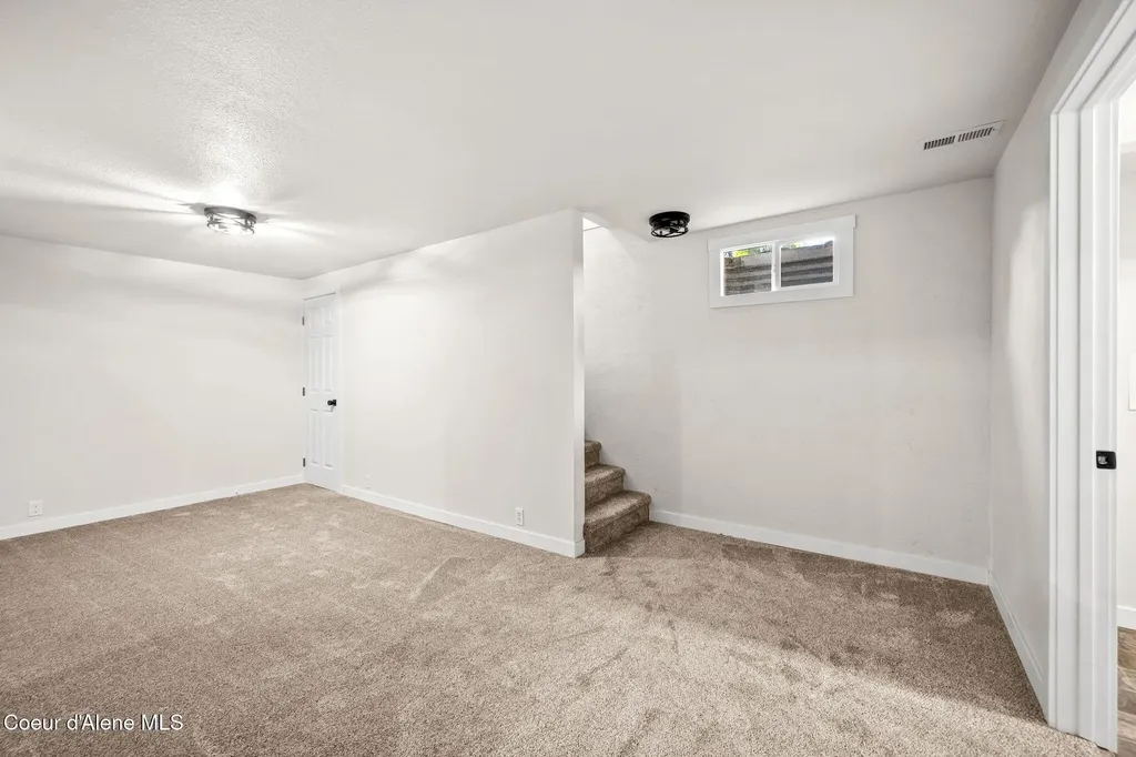 8582 W Larch Street Rathdrum ID 83858