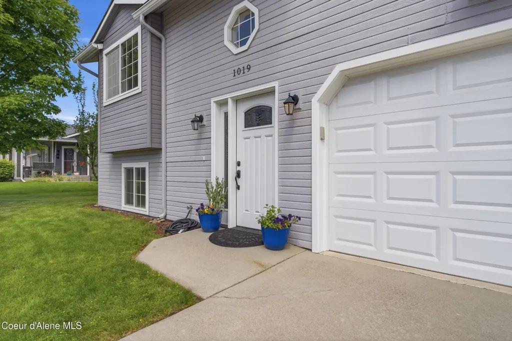 1019 W Starling Avenue Hayden ID 83835
