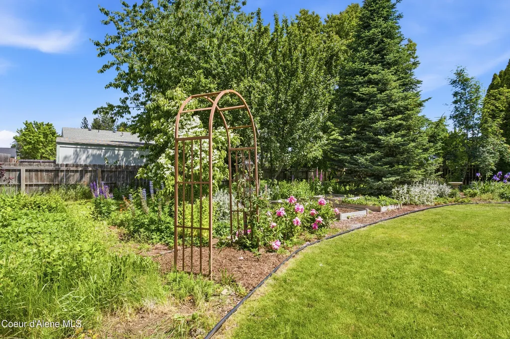 1019 W Starling Avenue Hayden ID 83835
