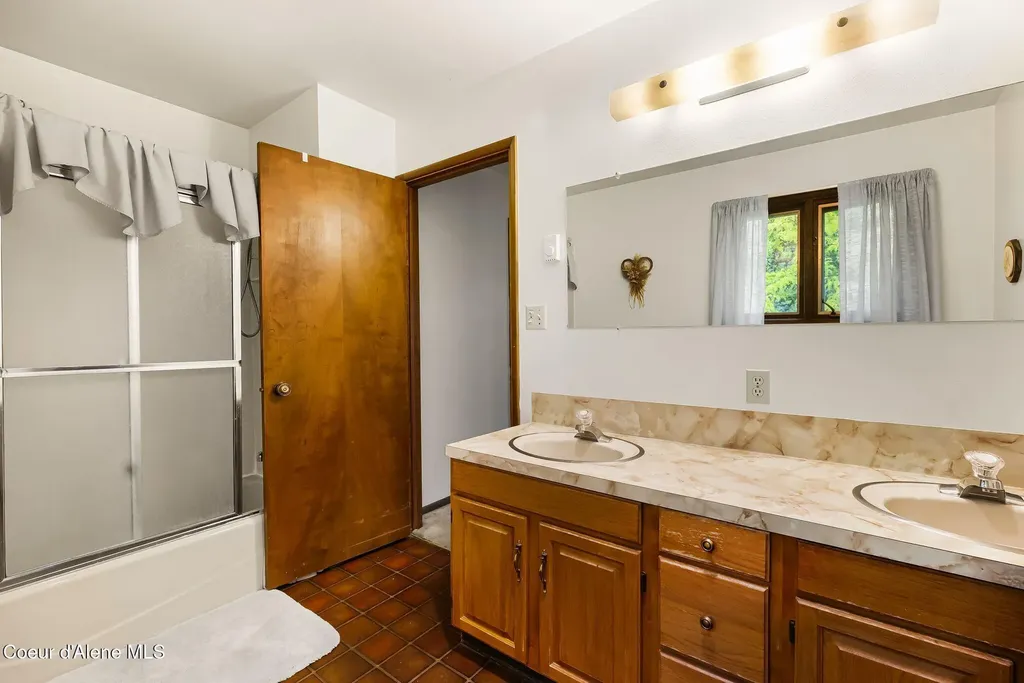 290 Syringa Heights Road Sandpoint ID 83864