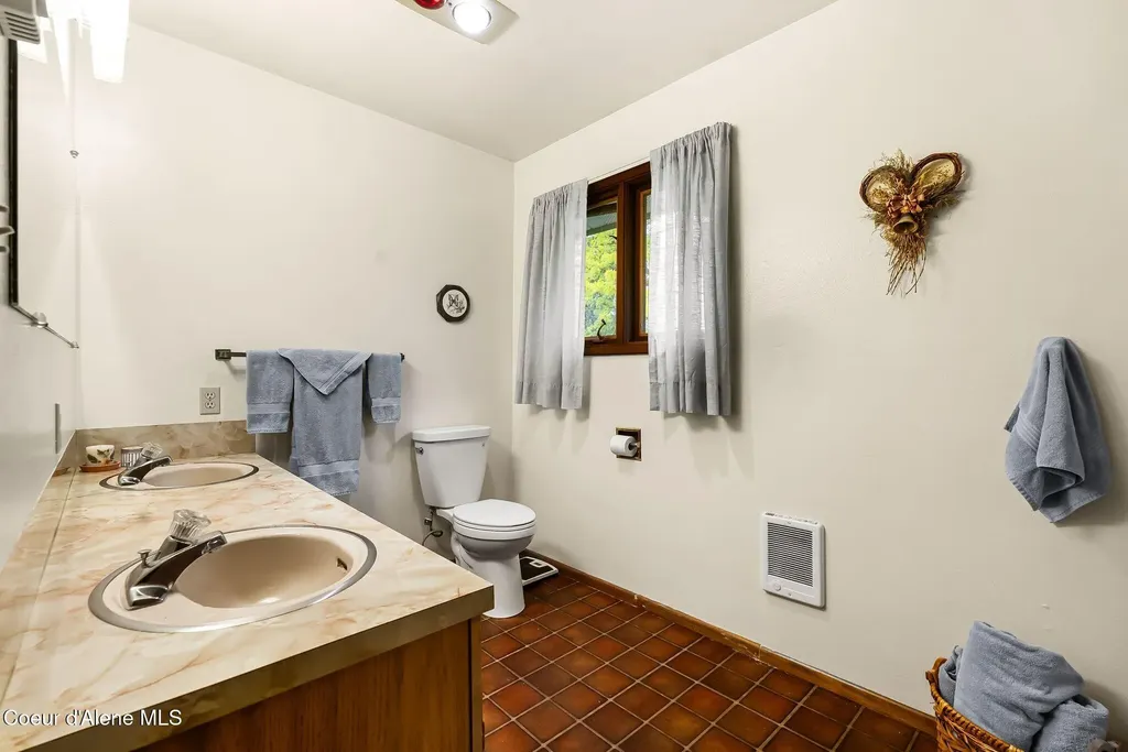 290 Syringa Heights Road Sandpoint ID 83864