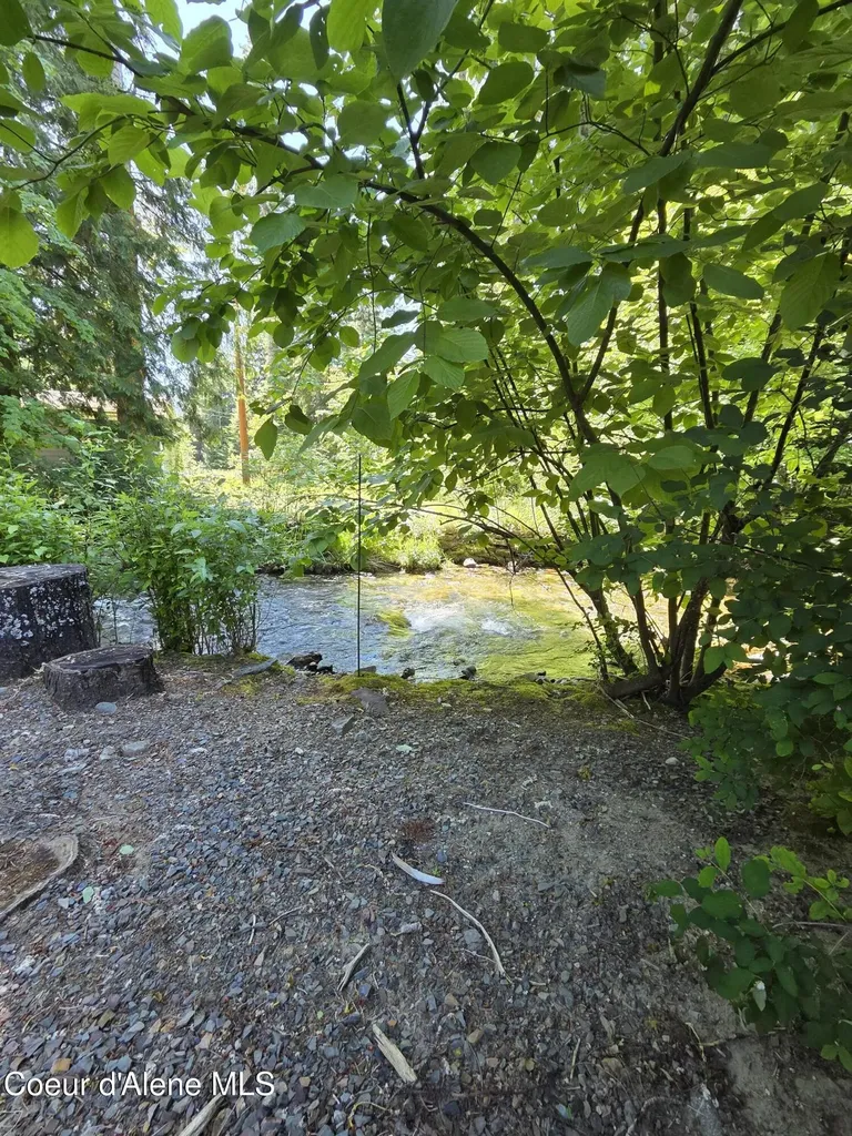 42303 Highway 200 Hope ID 83836