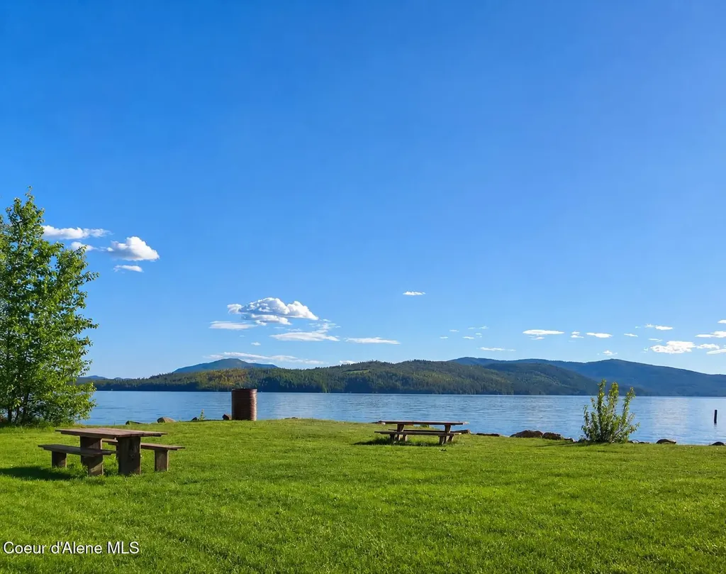 42303 Highway 200 Hope ID 83836