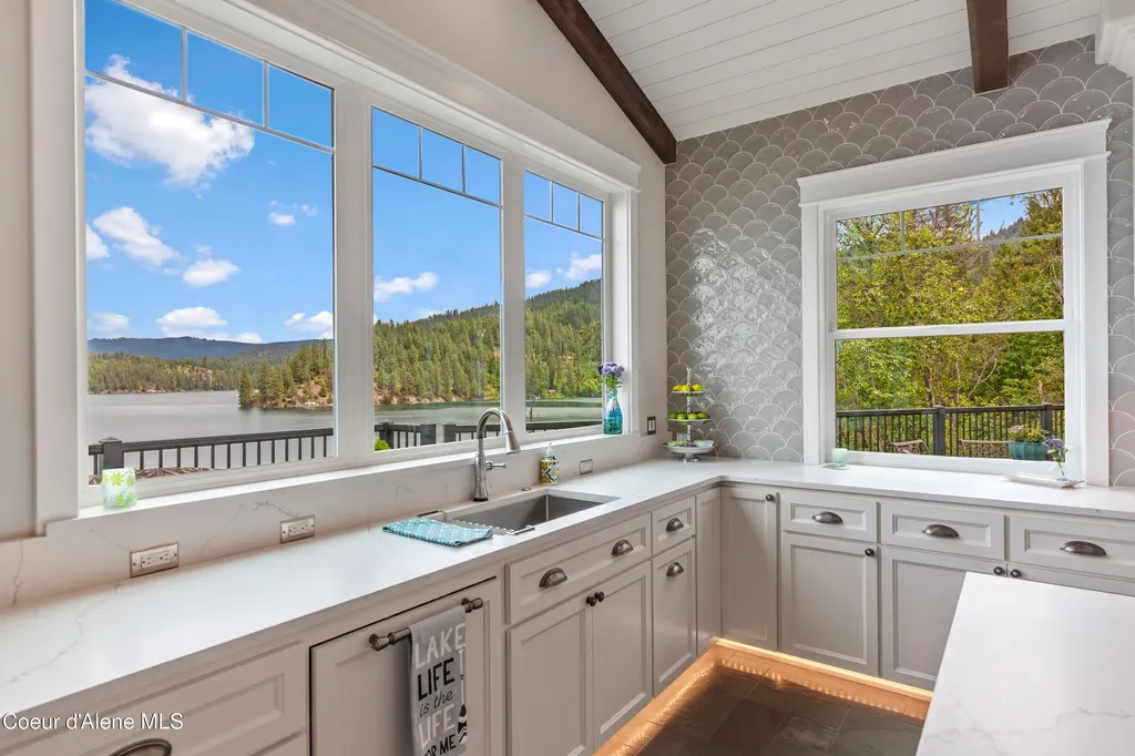 8491 N Mckinley Lane Hayden Lake ID 83835