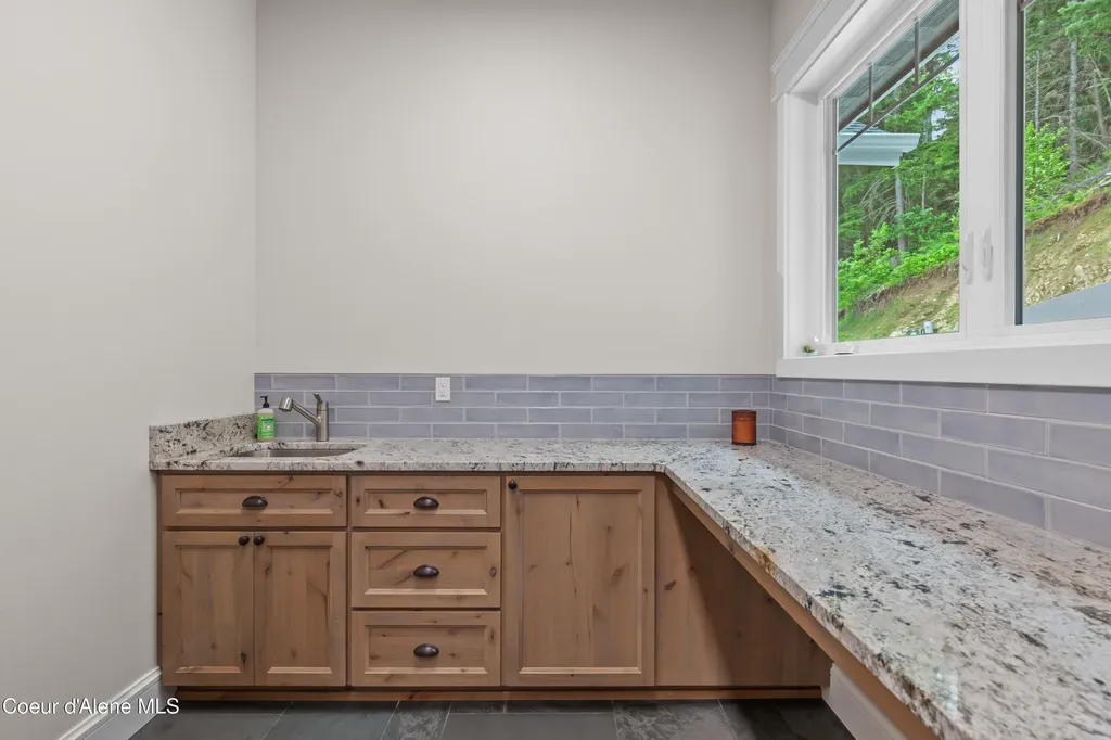 8491 N Mckinley Lane Hayden Lake ID 83835