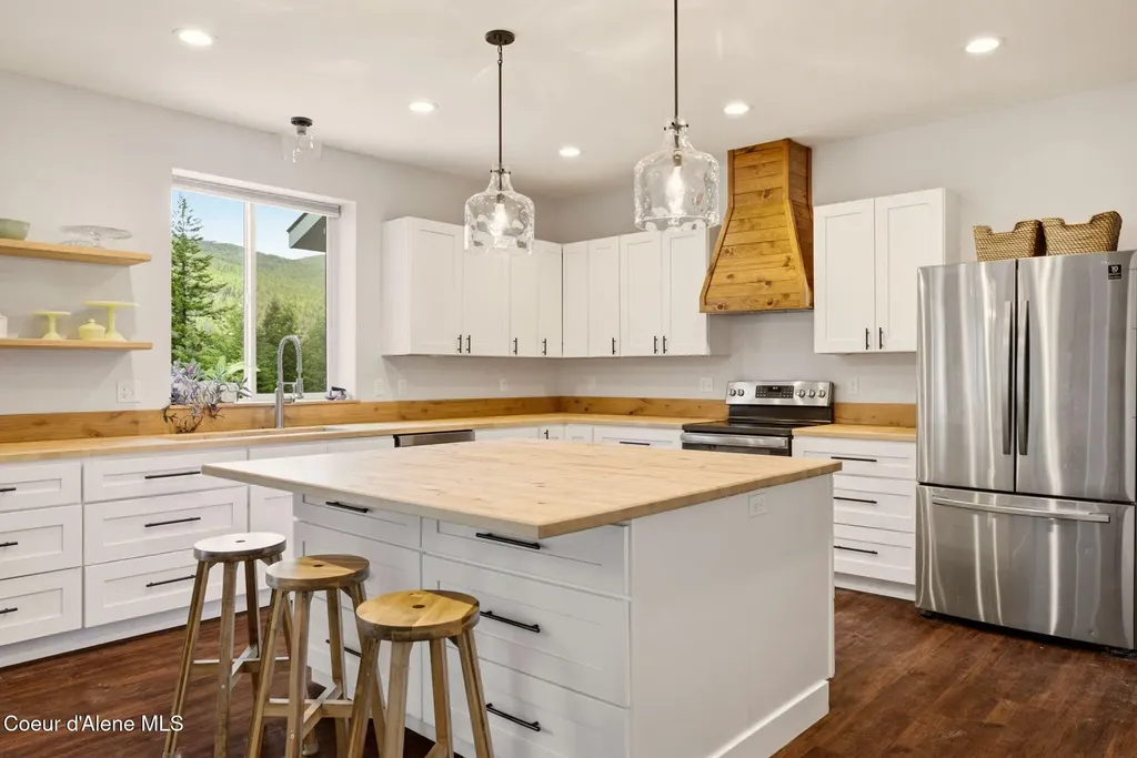 170 Michael Lane Sandpoint ID 83864