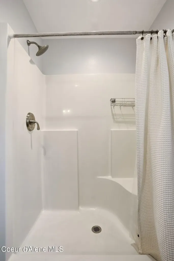 170 Michael Lane Sandpoint ID 83864