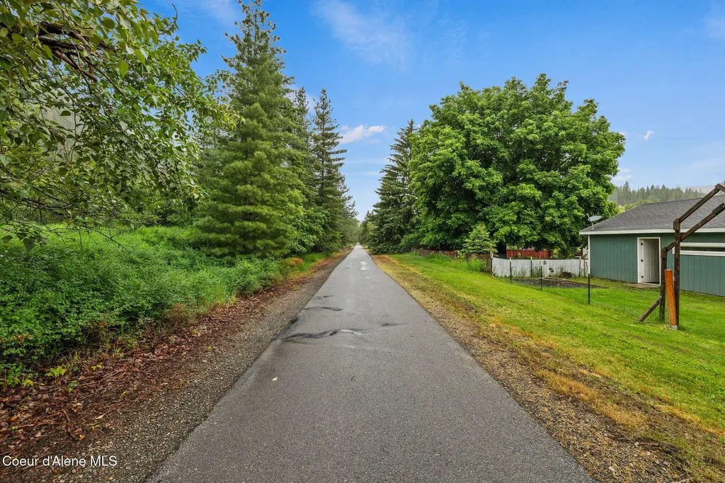 309 1/2 W Yellowstone Avenue Osburn ID 83849