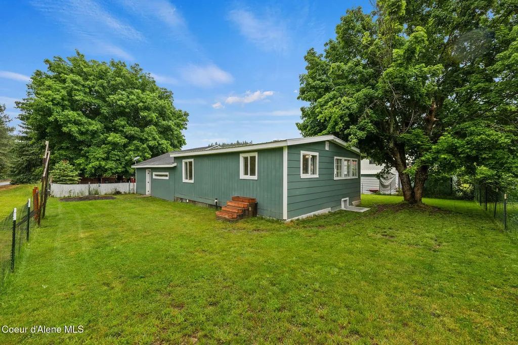 309 1/2 W Yellowstone Avenue Osburn ID 83849