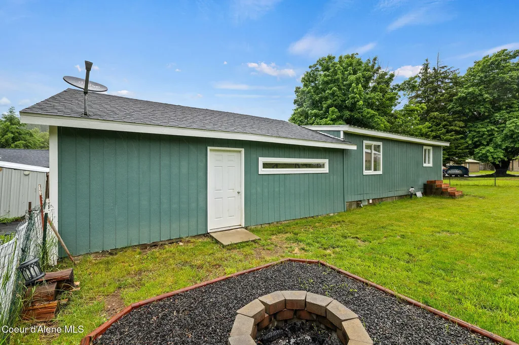 309 1/2 W Yellowstone Avenue Osburn ID 83849