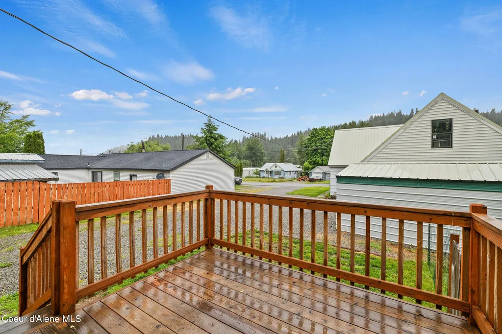 309 1/2 W Yellowstone Avenue Osburn ID 83849