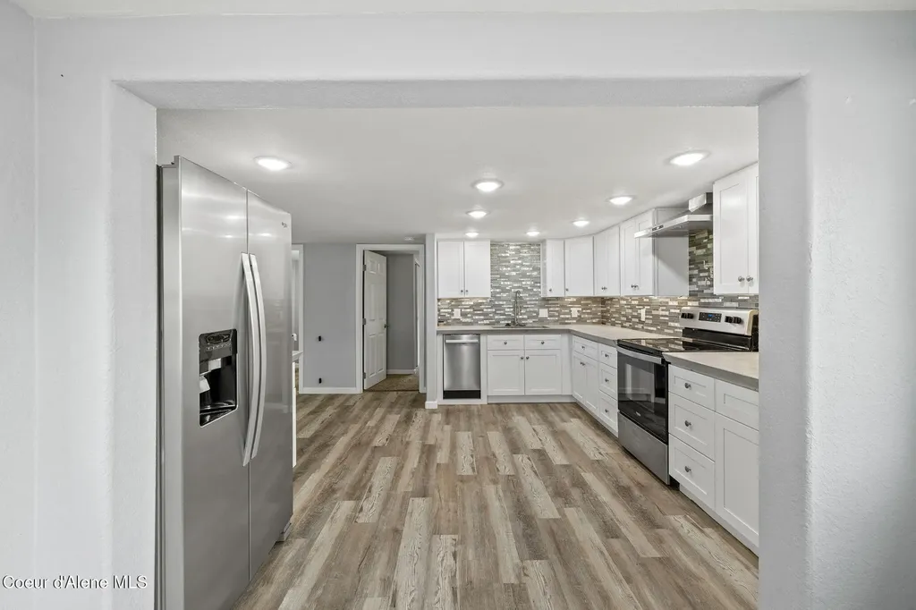 309 1/2 W Yellowstone Avenue Osburn ID 83849
