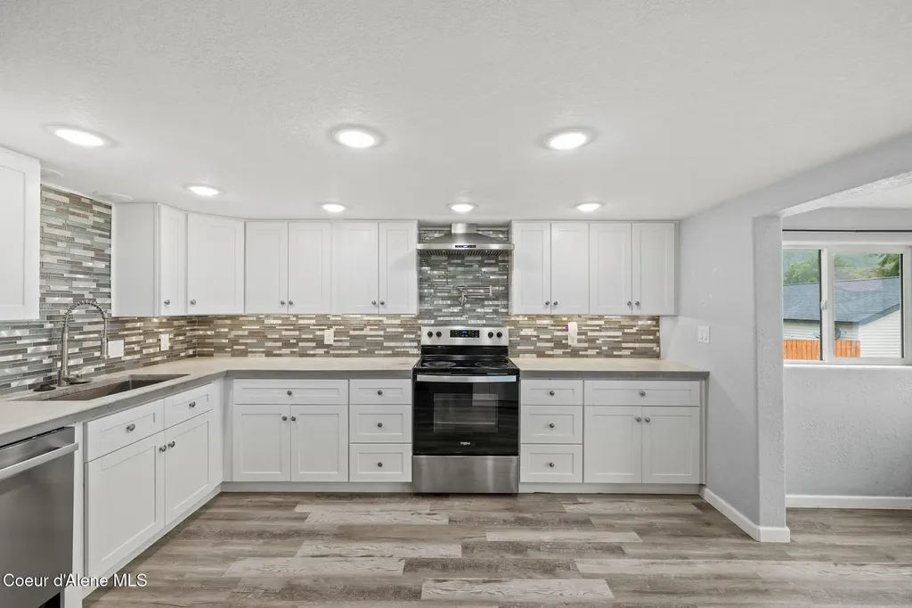 309 1/2 W Yellowstone Avenue Osburn ID 83849