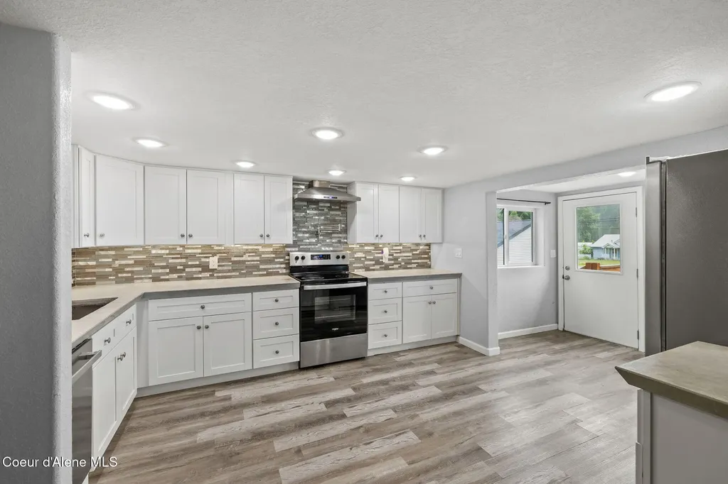 309 1/2 W Yellowstone Avenue Osburn ID 83849