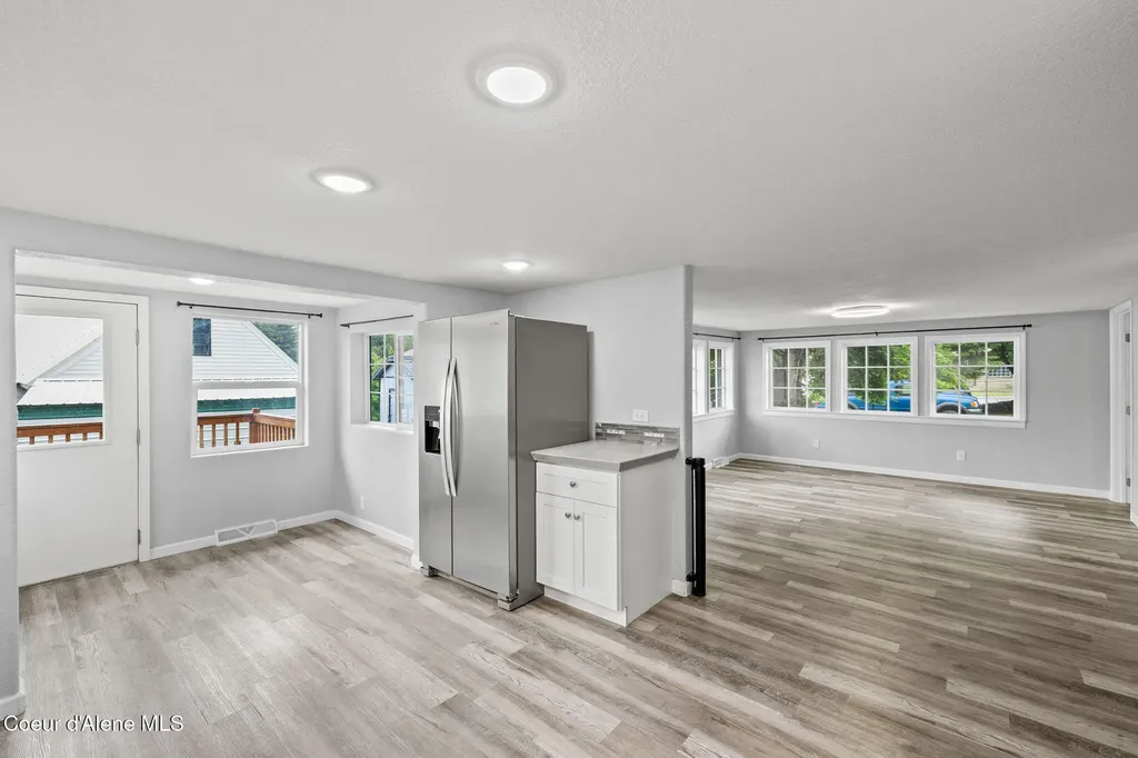 309 1/2 W Yellowstone Avenue Osburn ID 83849