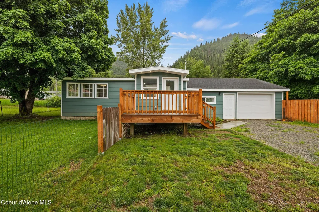 309 1/2 W Yellowstone Avenue Osburn ID 83849