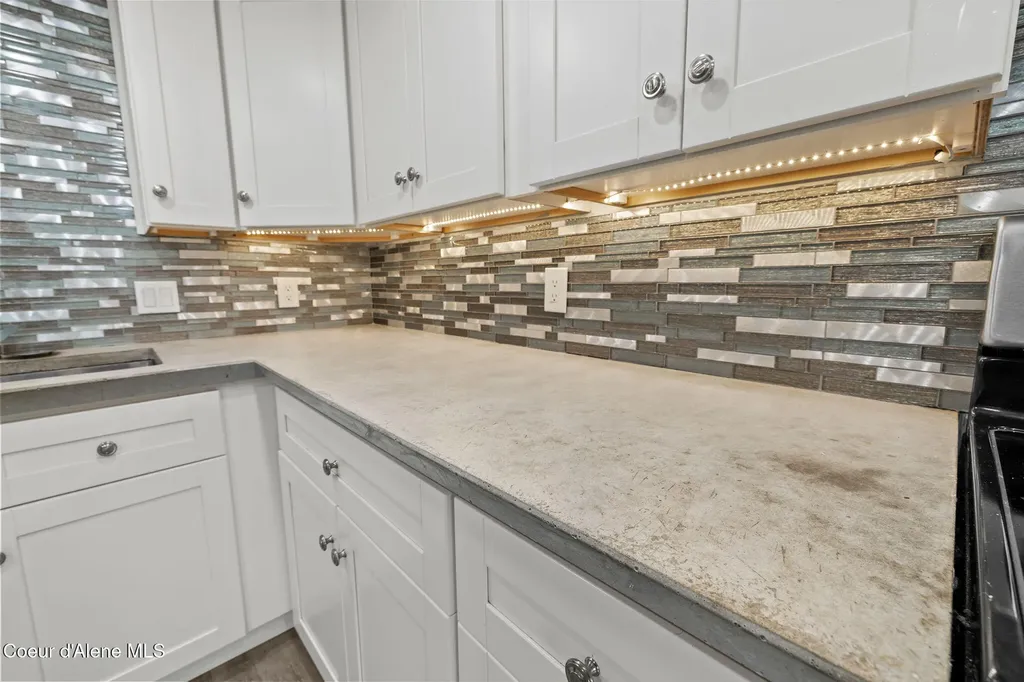 309 1/2 W Yellowstone Avenue Osburn ID 83849