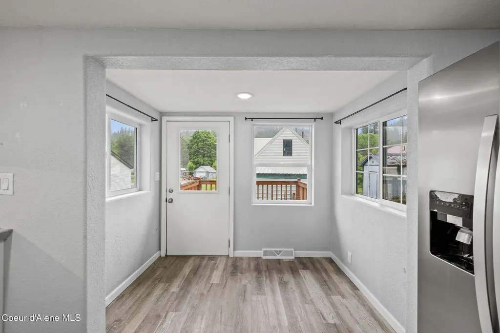 309 1/2 W Yellowstone Avenue Osburn ID 83849