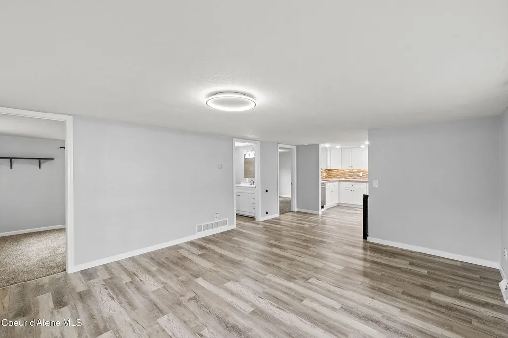309 1/2 W Yellowstone Avenue Osburn ID 83849