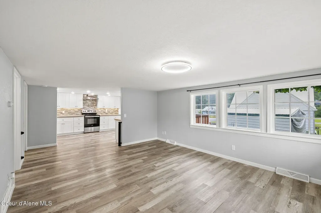 309 1/2 W Yellowstone Avenue Osburn ID 83849