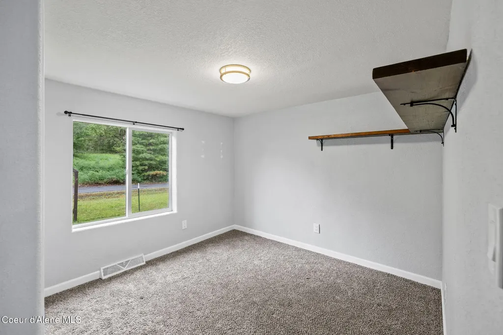 309 1/2 W Yellowstone Avenue Osburn ID 83849